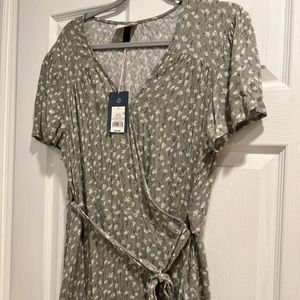 Universal Thread NWT green floral wrap high low dress: size large